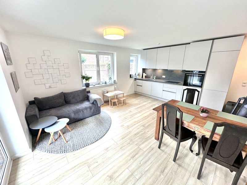 Sanierte Erdgeschoss Wohnung in Barsbüttel, 3 Zimmer + Büro *provisionsfrei*